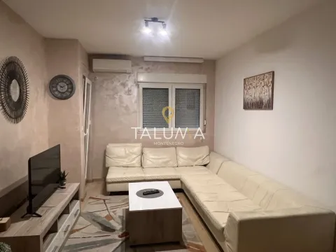 Izdavanje, jednosoban stan, 46m², City Kvart, Podgorica - image 1