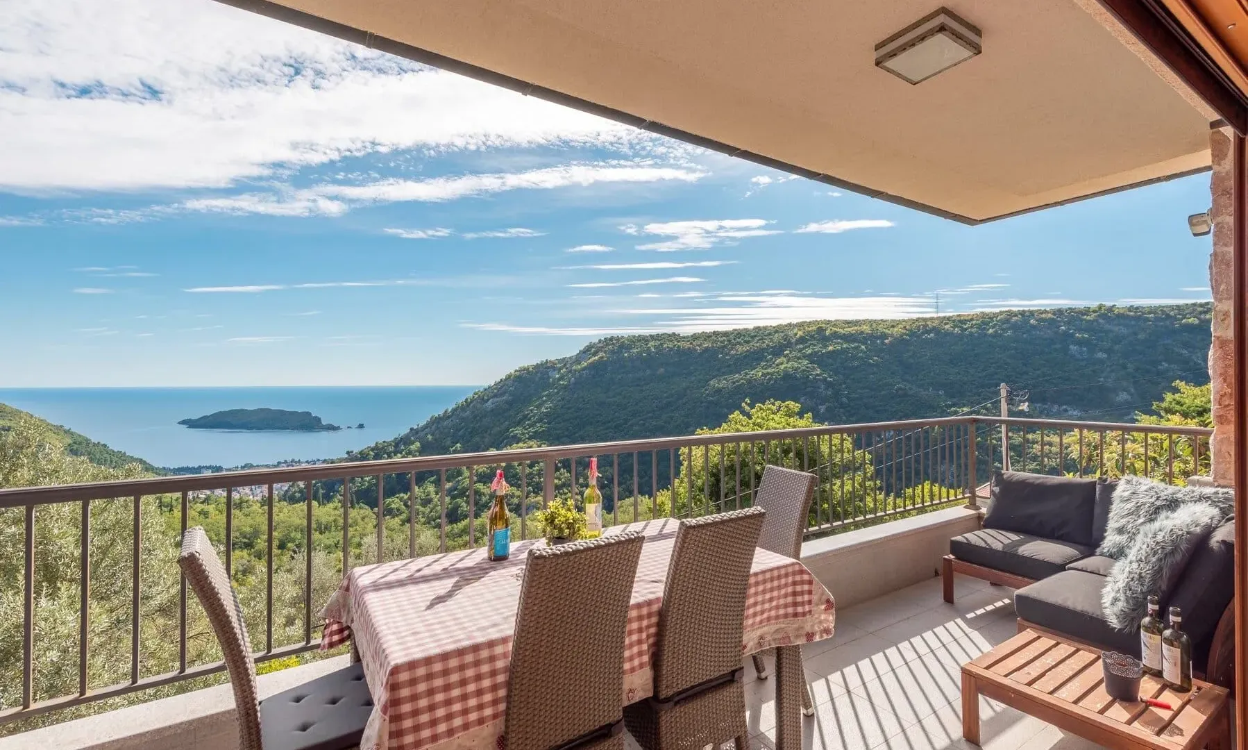Sale, house, 280m², Markovići, Budva
