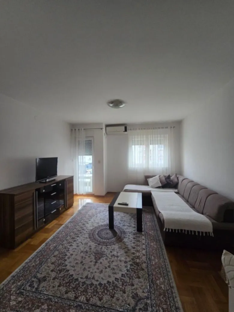 Izdavanje, jednosoban stan, 47m², Stari Aerodrom, Podgorica