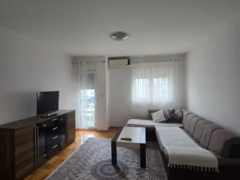 Izdavanje, jednosoban stan, 47m², Stari Aerodrom, Podgorica