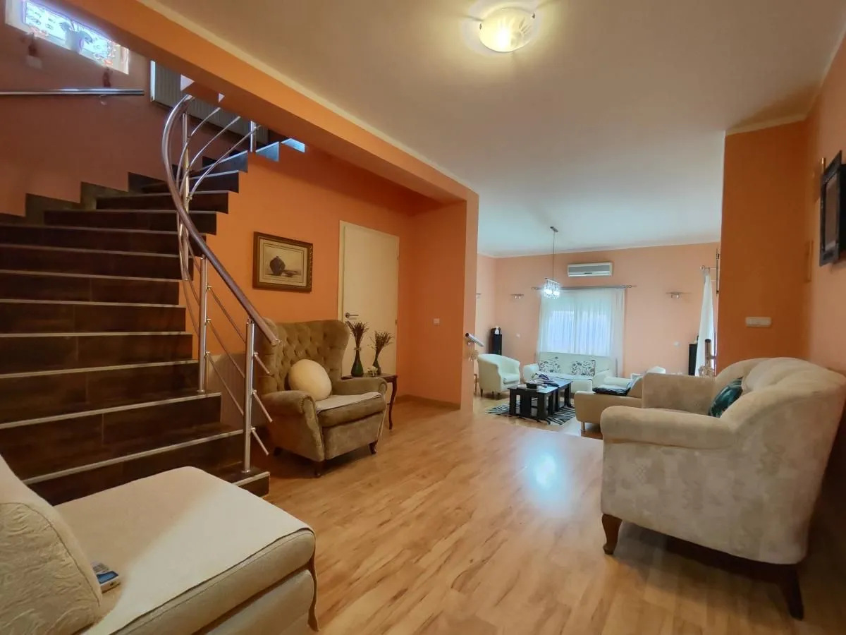 Sale, house, 336m², Tavrića obori, Jagodina