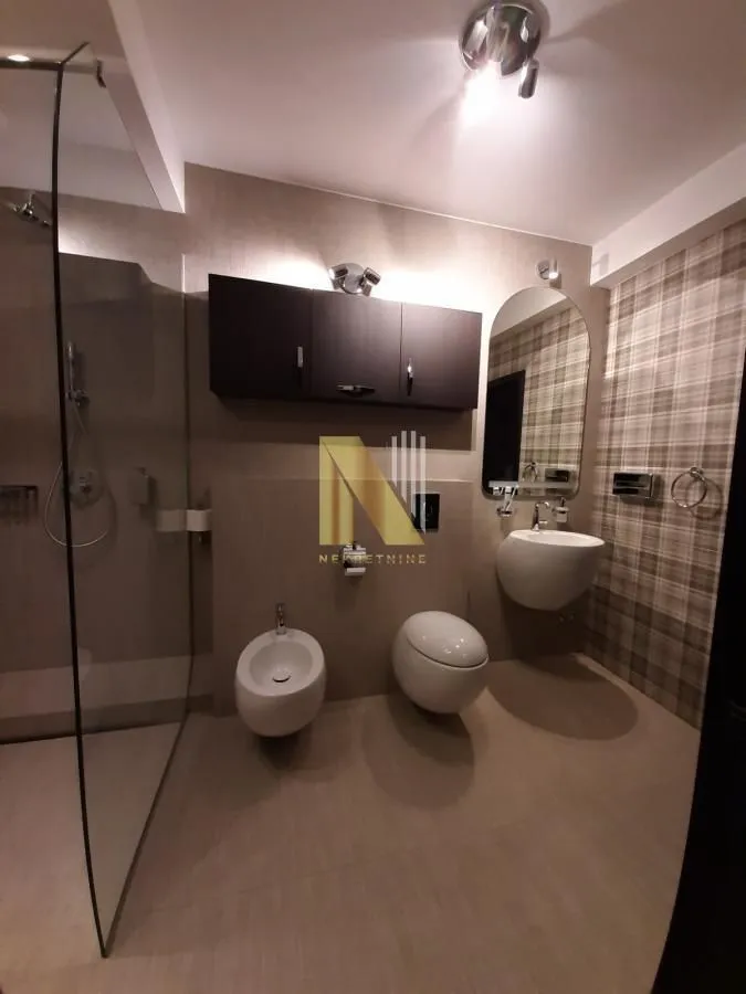 Prodaja, četvorosoban stan, 176m², Centar, Novi Sad