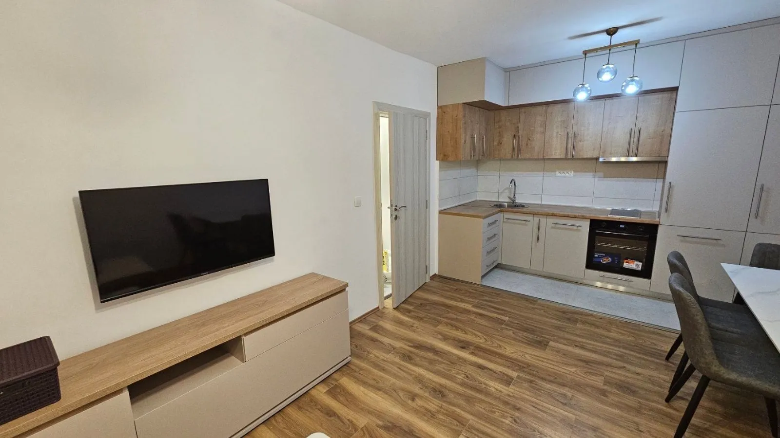 Izdavanje, jednosoban stan, 40m², Pejton, Podgorica