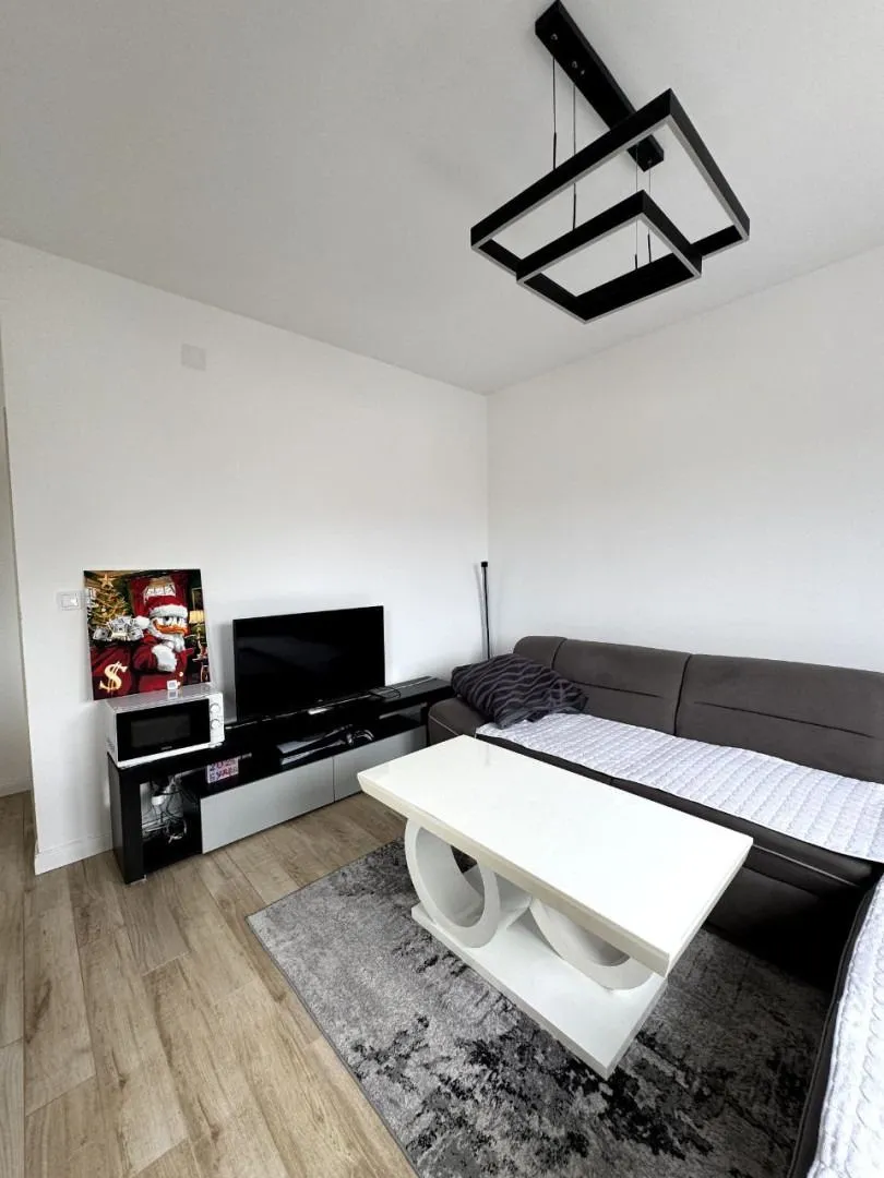 Izdavanje, jednosoban stan, 47m², Budva, Crna Gora