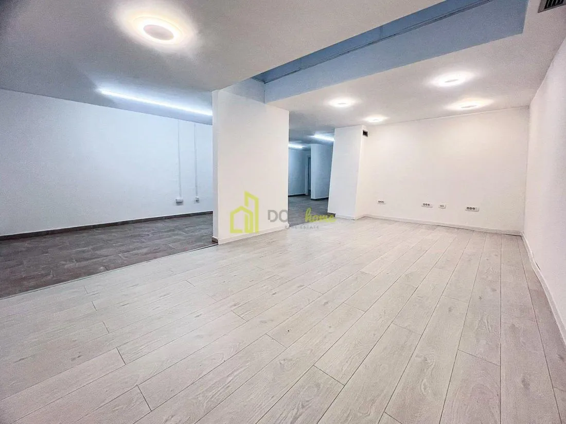 Rent, office space, 294m², Blok 5, Podgorica