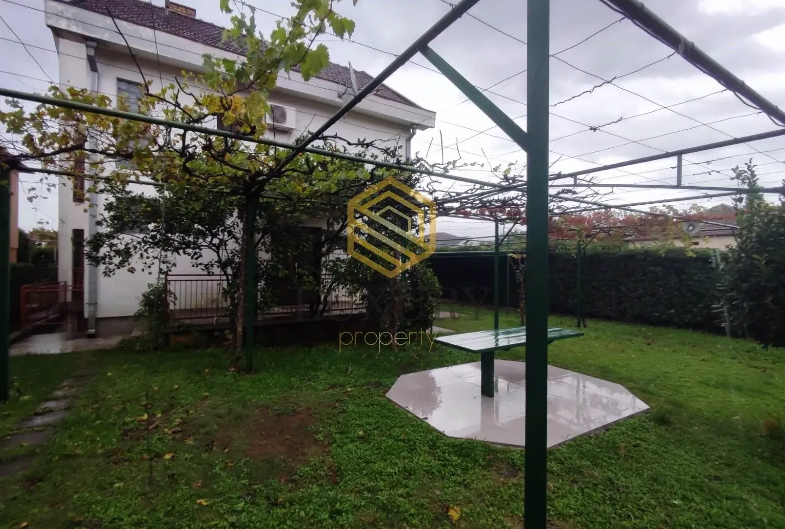 Rent, house, 200m², Zagorič, Podgorica