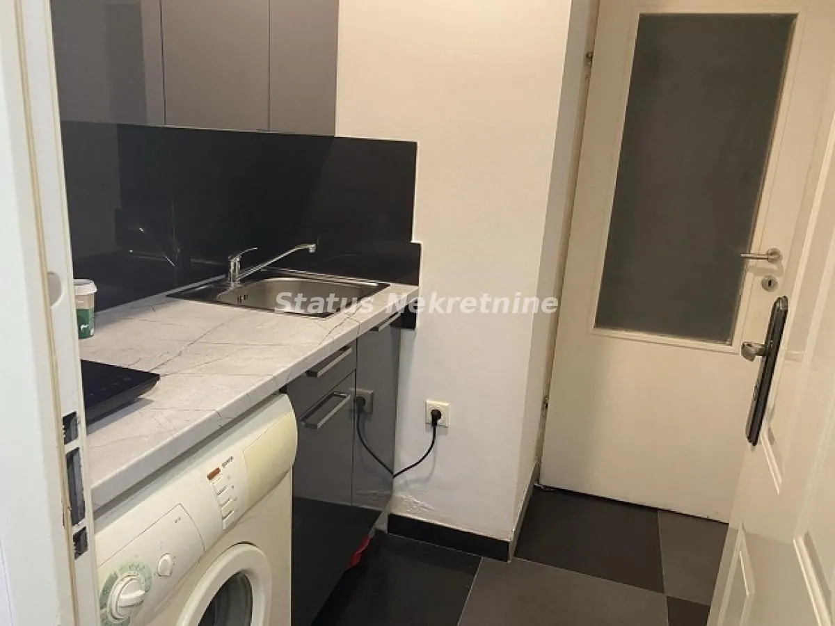 Izdavanje, garsonjera, 25m², Centar, Novi Sad