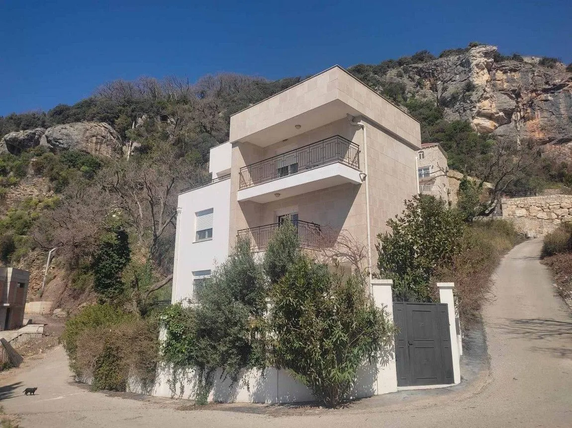Sale, house, 400m², Perazića do, Budva