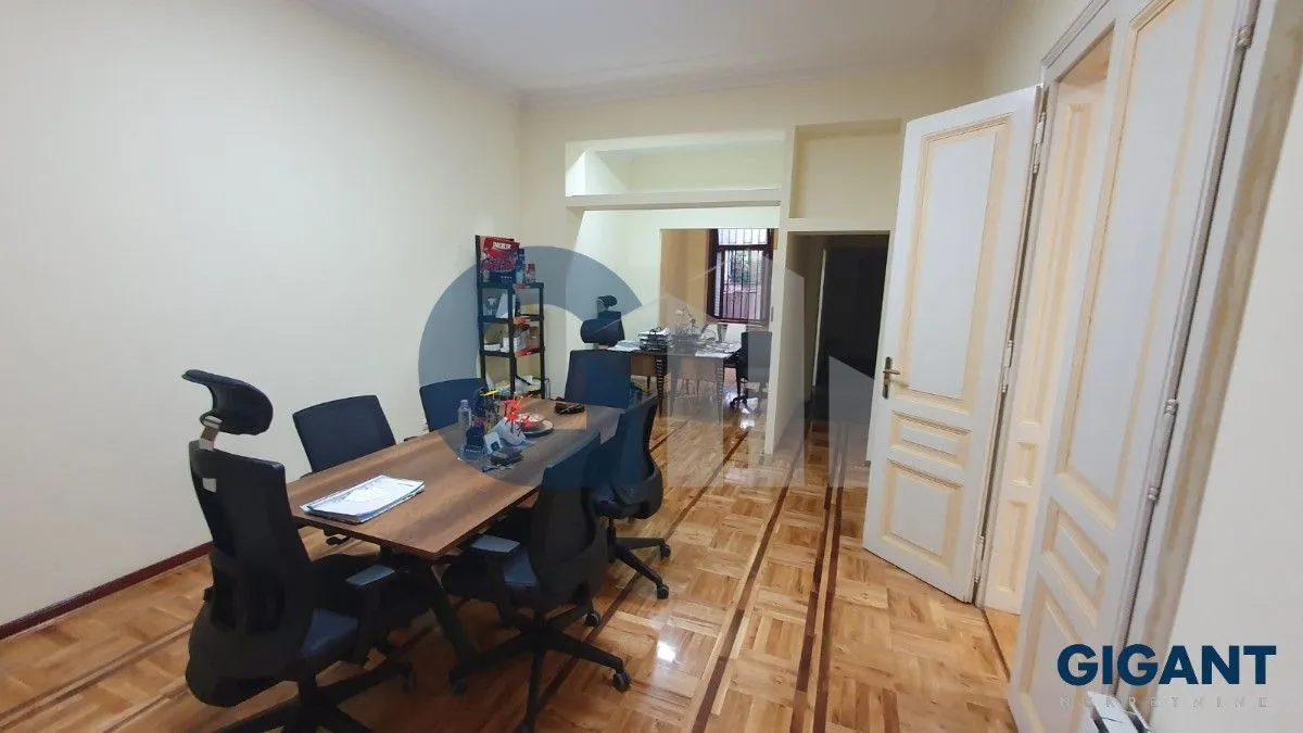 Izdavanje, poslovni prostor, 85m², Gundulićev Venac, Beograd