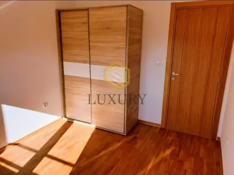 Small room with wooden wardrobe, parquet flooring and wooden door. - image 8