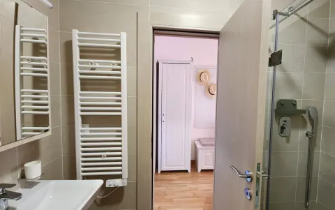 Rent, three bedroom apartment, 65m², Budva, Crna Gora - image 13