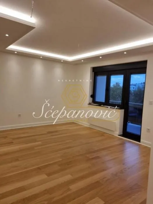 Prodaja, četvorosoban stan, 92m², Adamovićevo Naselje, Novi Sad Sve Podlokacije