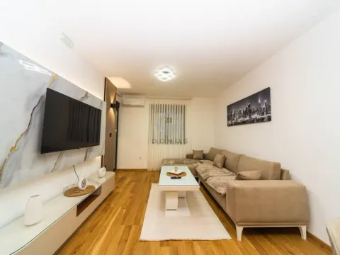 Izdavanje, jednosoban stan, 45m², City Kvart, Podgorica - image 1