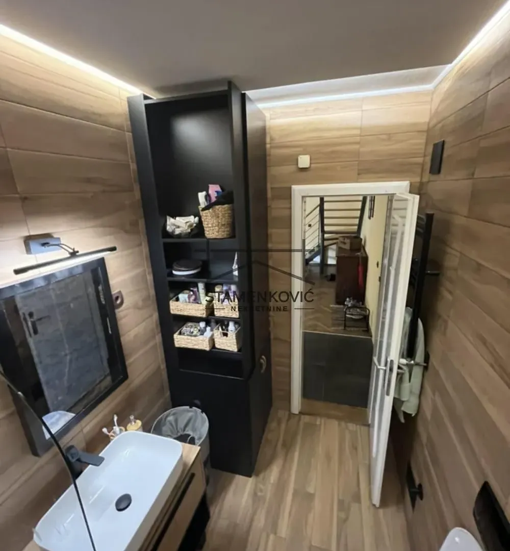 Prodaja, trosoban stan, 111m², Grbavica, Novi Sad Sve Podlokacije