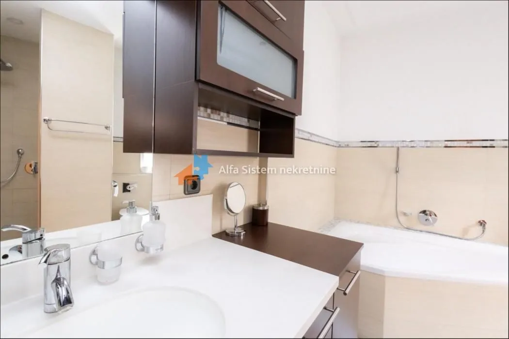 Rent, four bedroom apartment, 140m², Stari Grad, Beograd