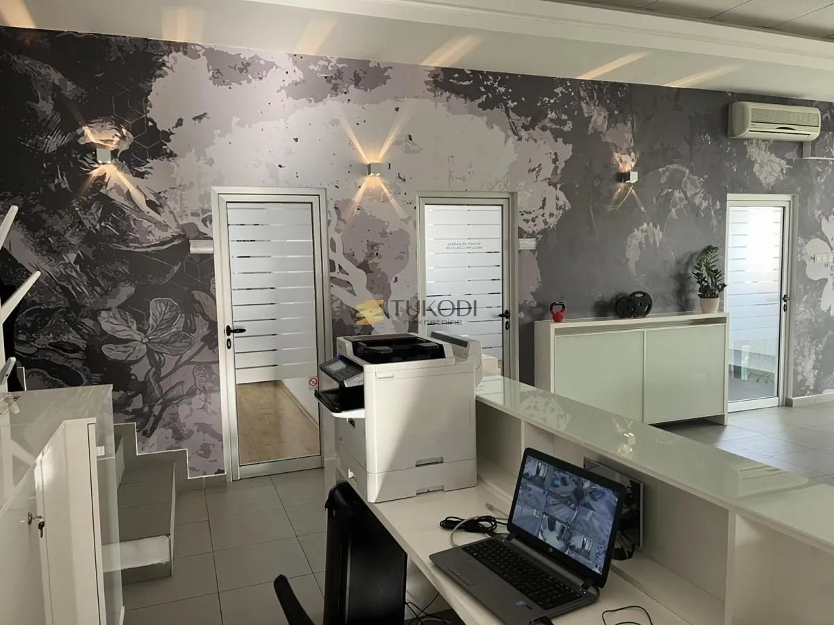 Rent, office space, 780m², Novo naselje, Novi Sad