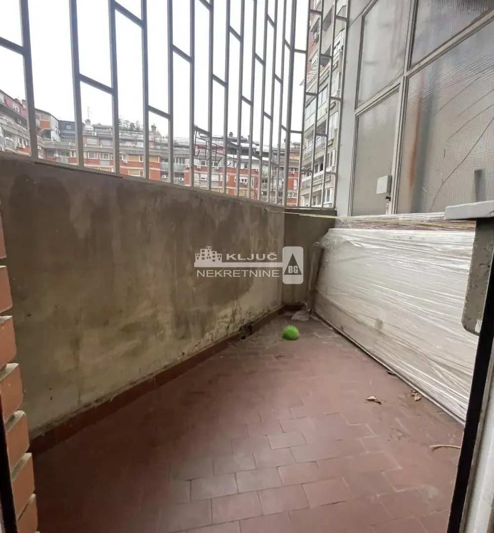 Prodaja, trosoban stan, 77m², Kalenić Pijaca, Vračar Sve Podlokacije