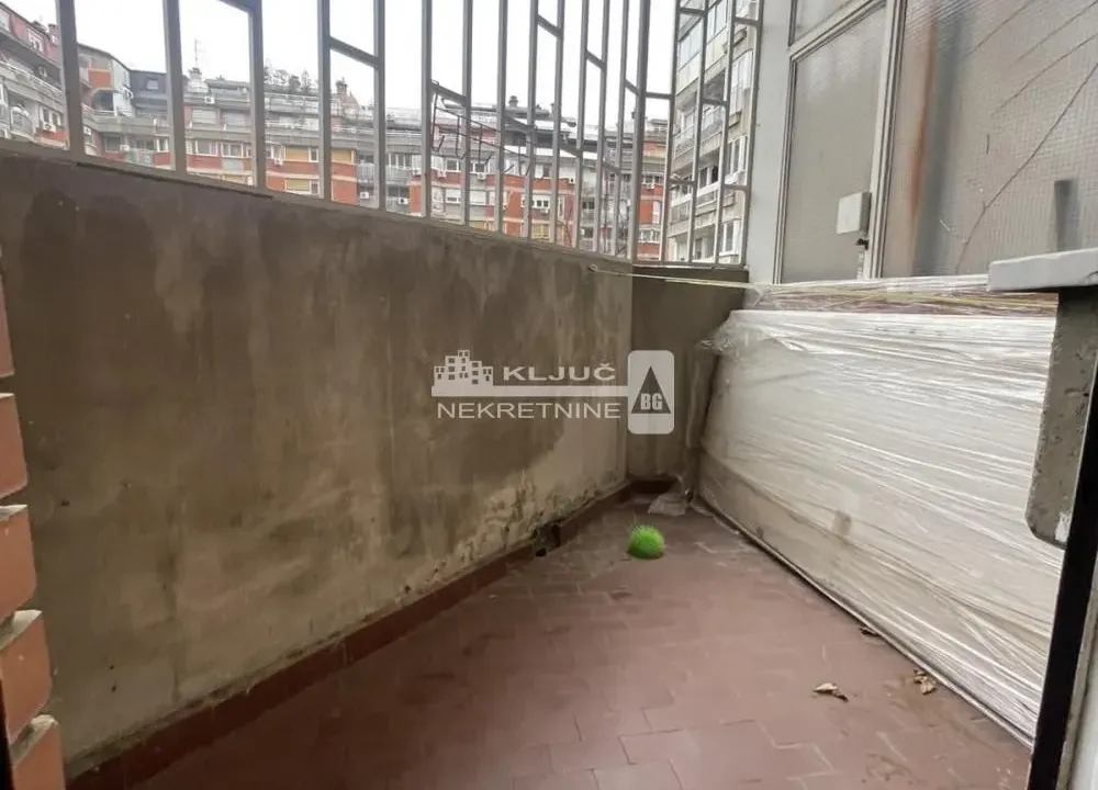 Prodaja, trosoban stan, 77m², Kalenić Pijaca, Vračar Sve Podlokacije