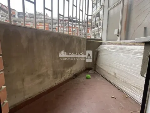 Prodaja, trosoban stan, 77m², Kalenić Pijaca, Vračar Sve Podlokacije - image 1