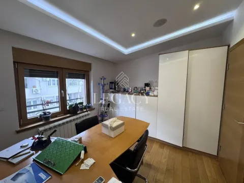 Izdavanje, četvorosoban stan, 140m², Šumice, Beograd - image 9