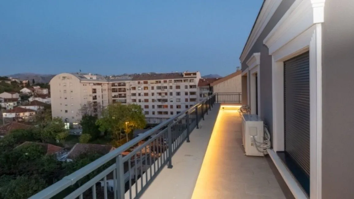 Izdavanje, trosoban stan, 163m², Dalmatinska ulica, Podgorica