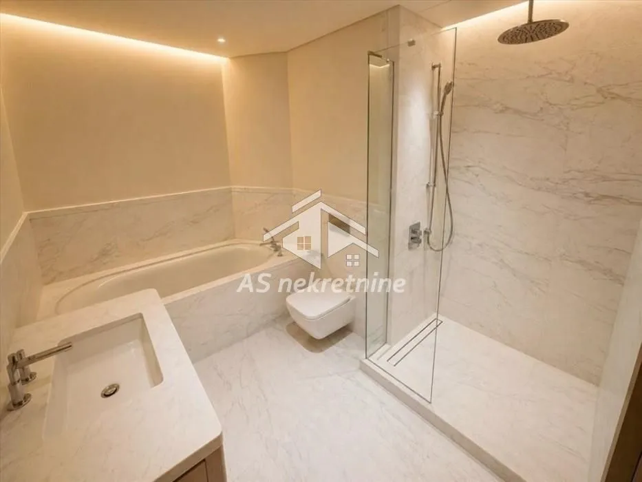 Izdavanje, trosoban stan, 91m², Savski Venac, Beograd