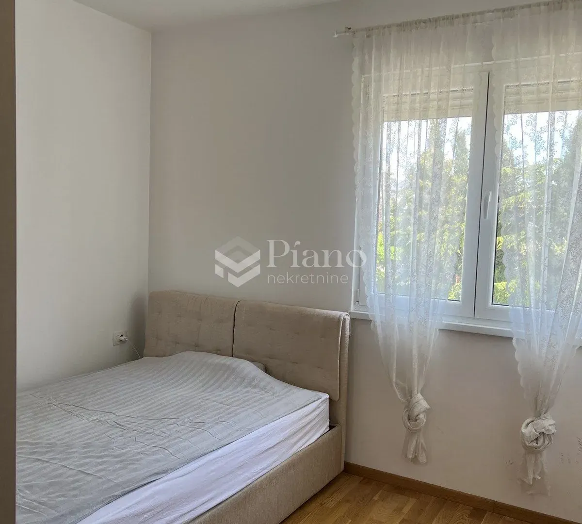 Izdavanje, jednosoban stan, 40m², Blok 9, Podgorica