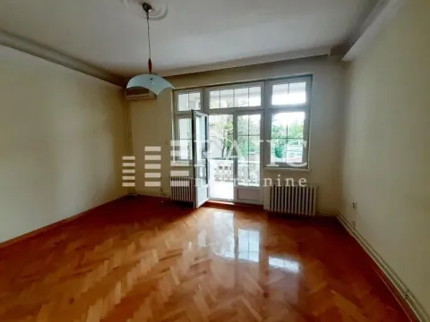 Empty living room with parquet flooring and access to the terrace. - image 2