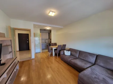 Izdavanje, trosoban stan, 95m², Momišići, Podgorica - image 1