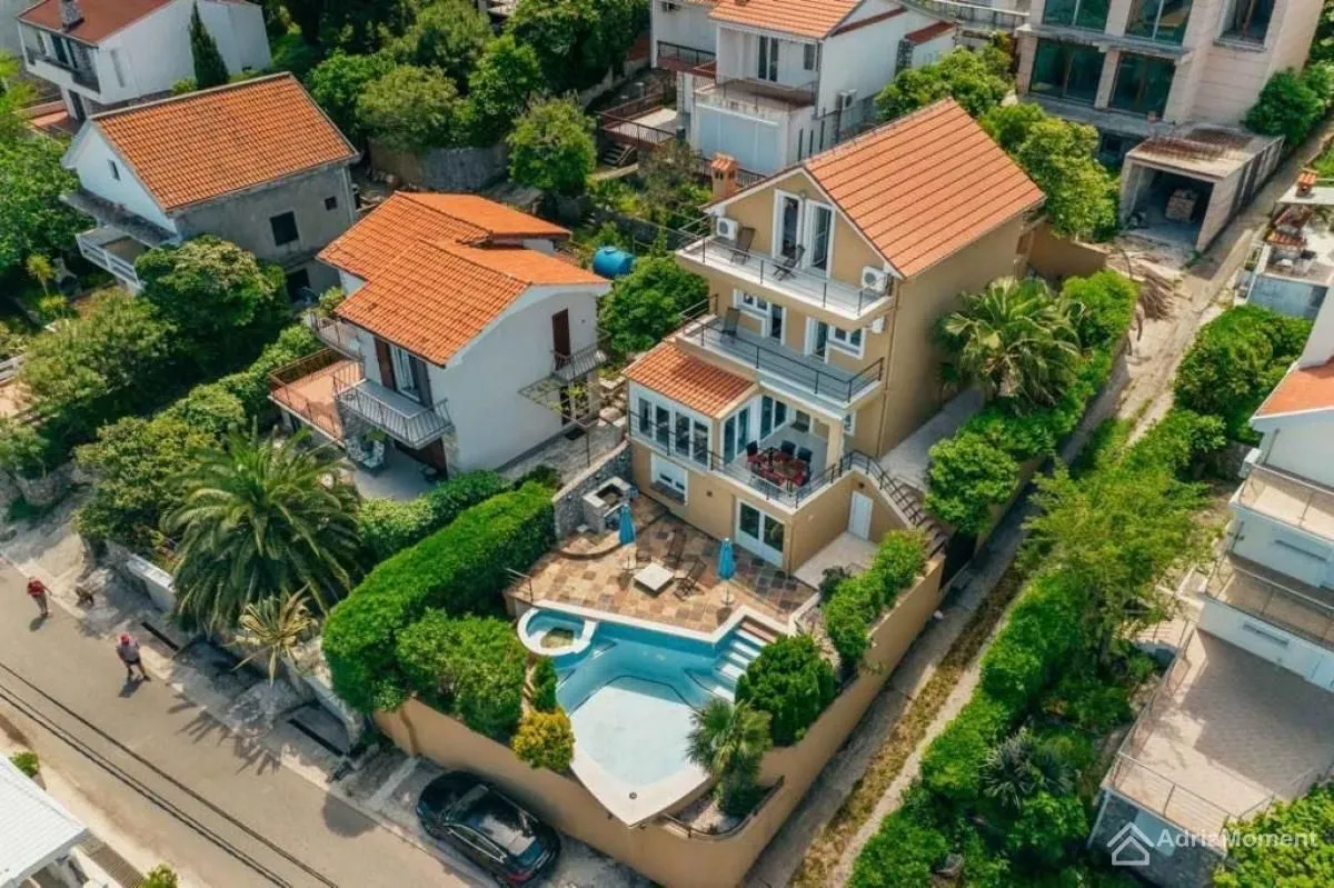 Prodaja, kuća, 240m², Krašići, Tivat
