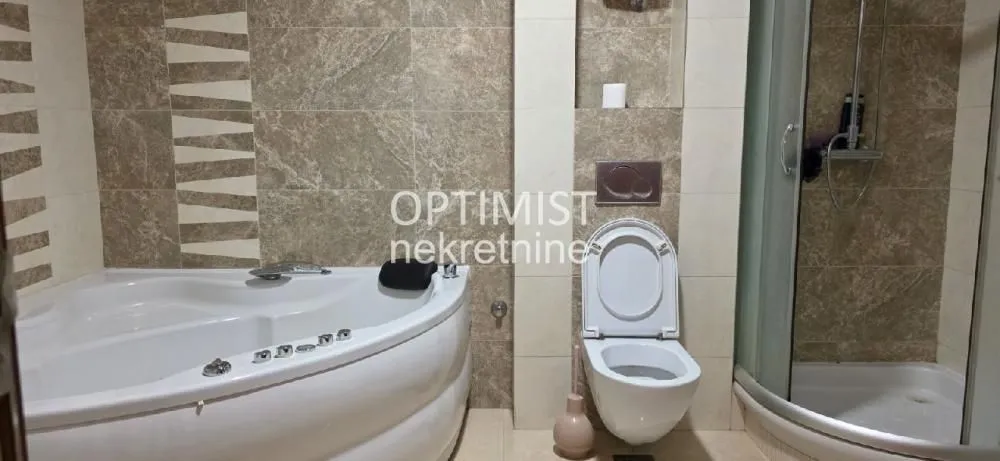 Prodaja, četvorosoban stan, 124m², Voždovac Sve Podlokacije, Beograd
