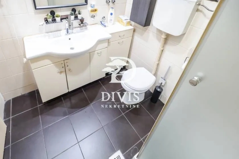 Prodaja, trosoban stan, 68m², Sarajevska, Beograd