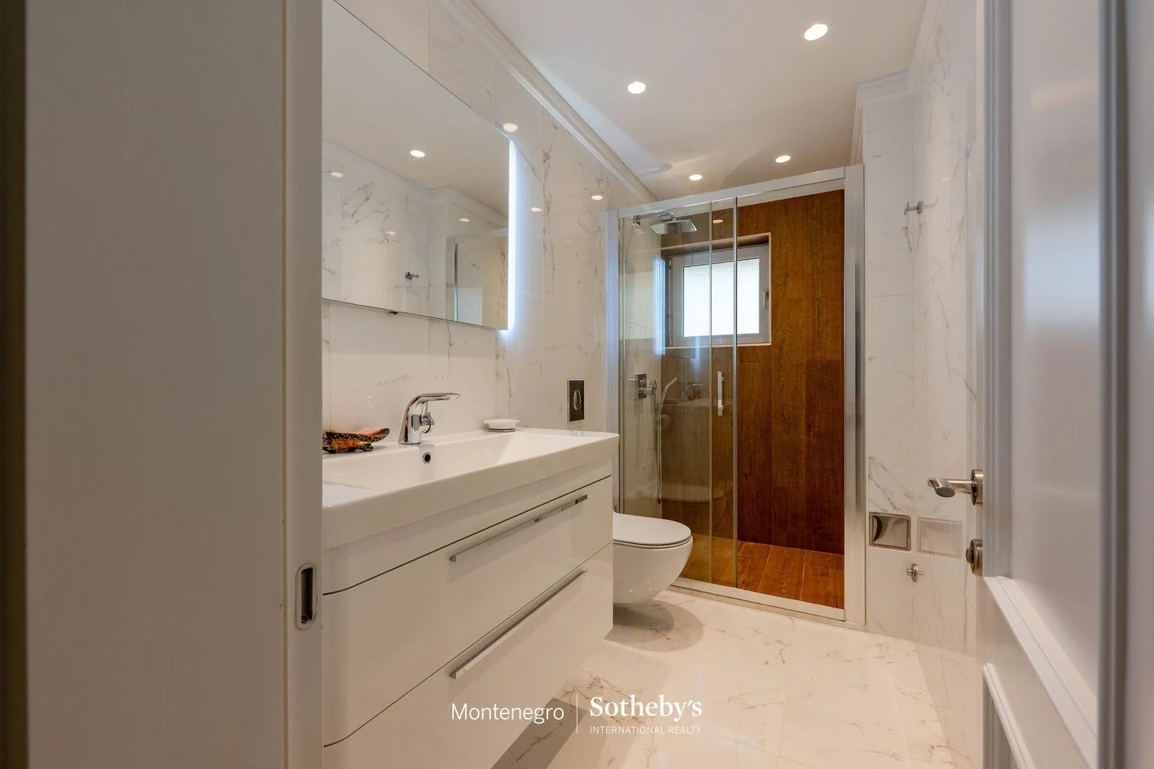 Sale, house, 410m², Blizikuće, Budva