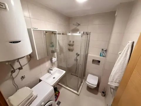 Izdavanje, jednosoban stan, 42m², Blok 9, Podgorica - image 10