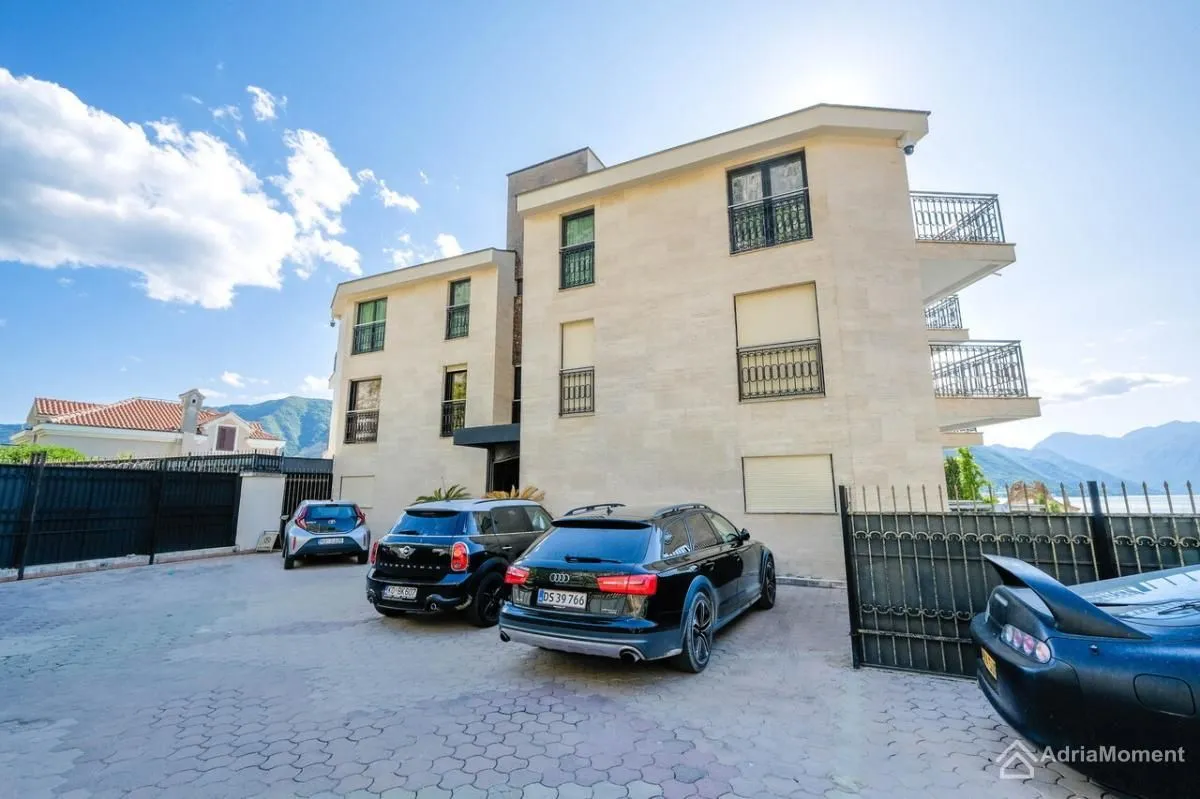 Sale, two bedroom apartment, 85m², Dobrota, Kotor