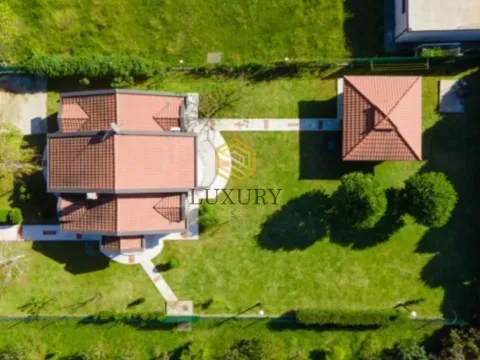 Izdavanje, kuća, 200m², Rogami, Podgorica - image 7