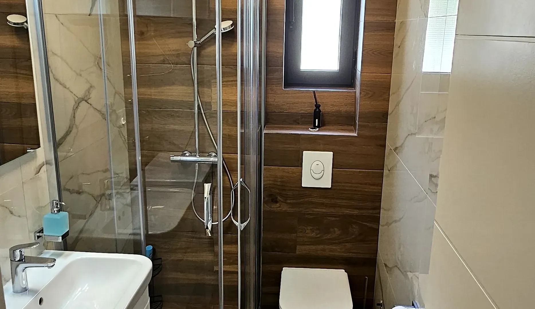 Izdavanje, dvosoban stan, 55m², Kalimanj, Tivat