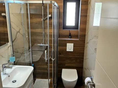 Izdavanje, dvosoban stan, 55m², Kalimanj, Tivat - image 16