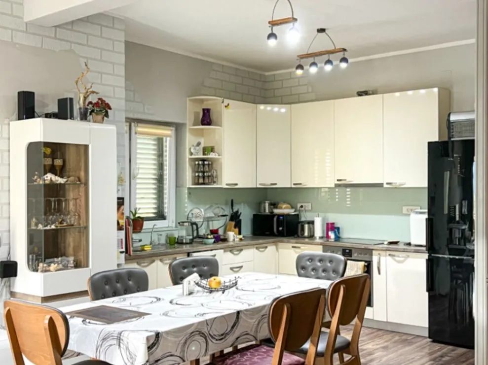 Prodaja, trosoban stan, 115m², Đenovići, Herceg Novi