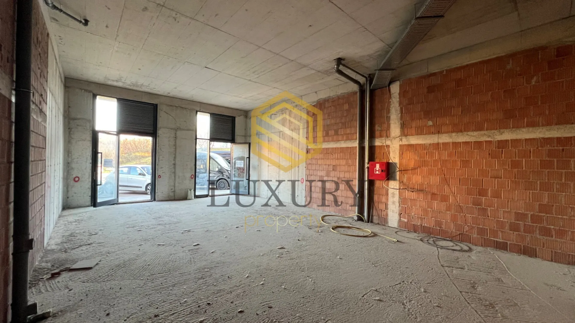 Rent, office space, 74m², Ljubović, Podgorica