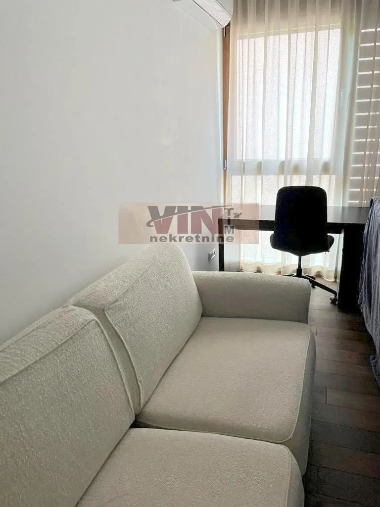 Prodaja, trosoban stan, 121m², Vračar, Šid