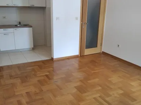 Rent, one bedroom apartment, 47m², Stari Aerodrom, Podgorica - image 1