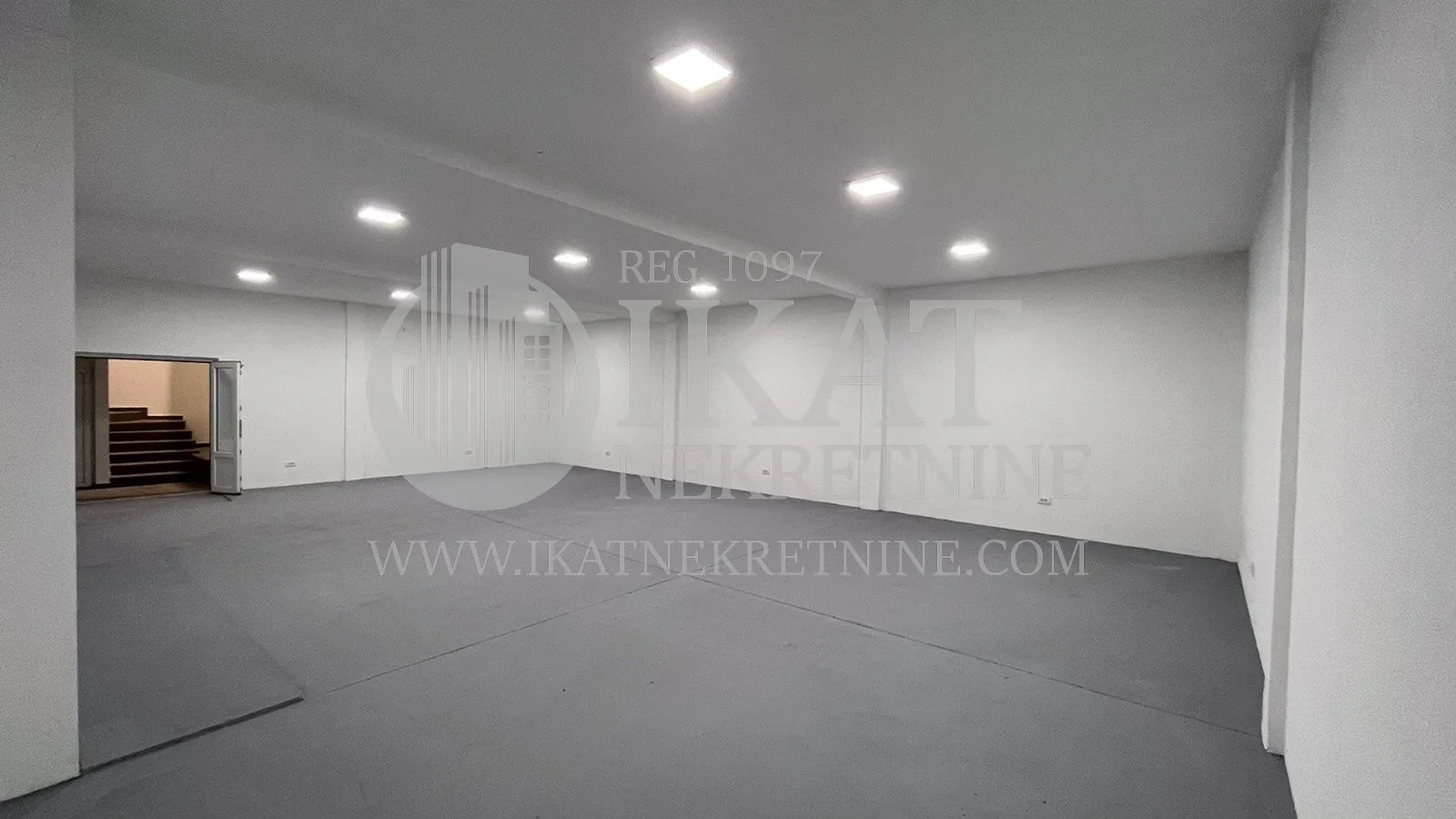 Izdavanje, poslovni prostor, 300m², Zemun Sve Podlokacije, Beograd