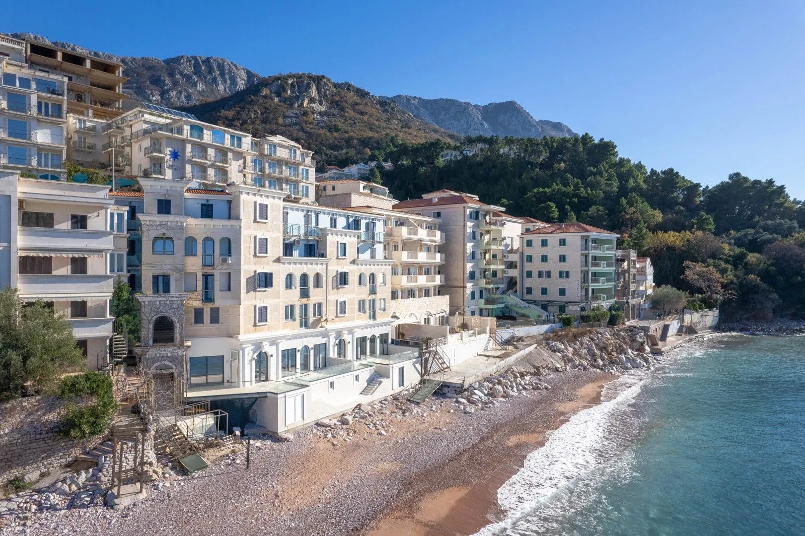 Sale, three bedroom apartment, 222m², Sveti Stefan, Budva