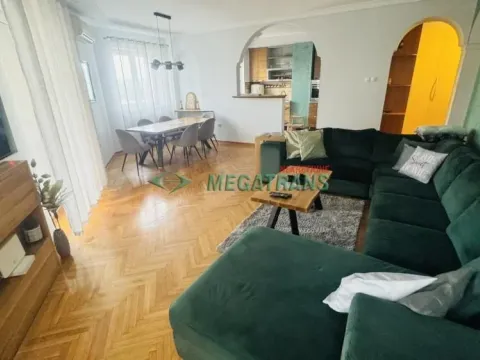 Rent, four bedroom apartment, 130m², Centar, Novi Sad