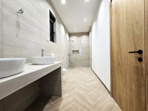 Rent, house, 434m², Farmaci, Podgorica - image 19