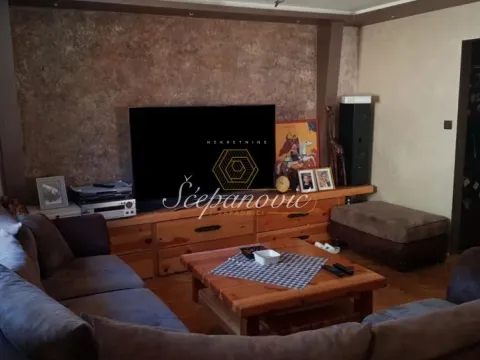 Izdavanje, kuća, 165m², Sremska Kamenica, Petrovaradin - image 13