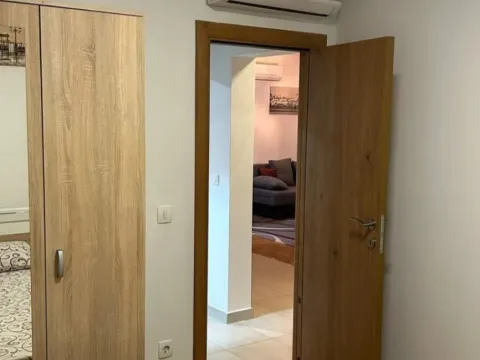 Izdavanje, dvosoban stan, 55m², Centar, Tivat - image 8