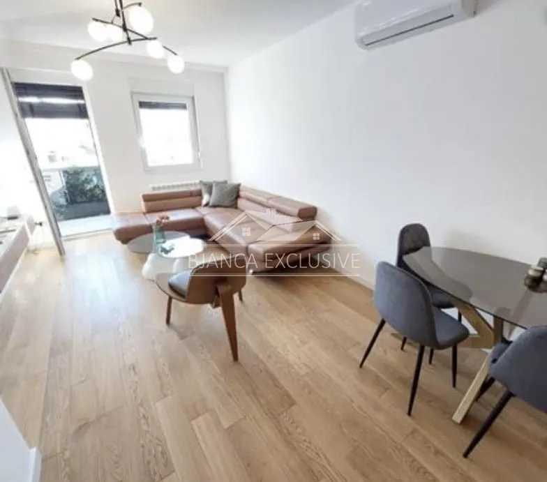 Sale, three bedroom apartment, 63m², Neimar, Vračar Sve Podlokacije