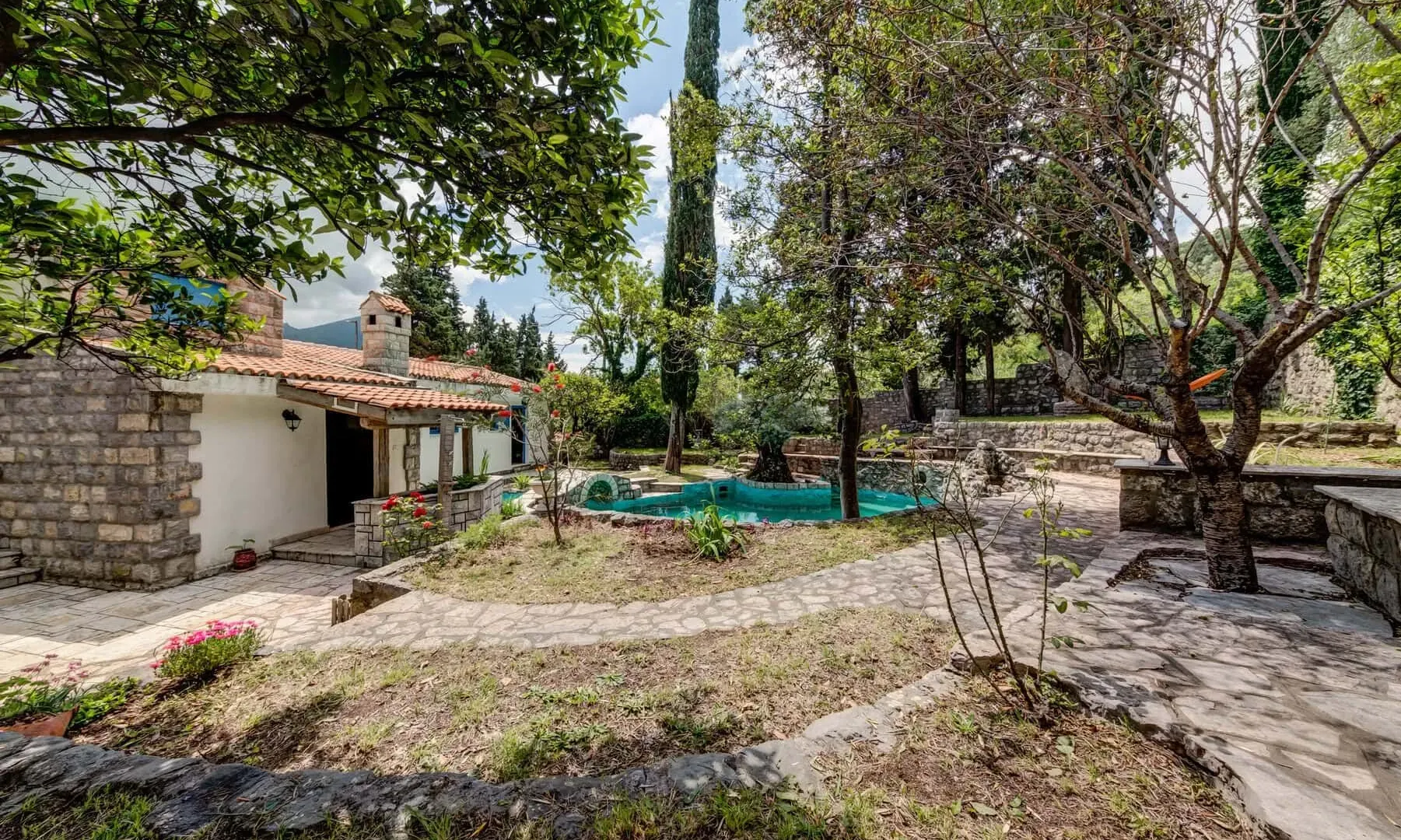 Izdavanje, kuća, 200m², Kotor, Crna Gora